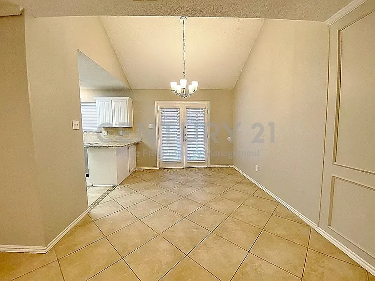 3704 Fairhaven Dr — Photo 7