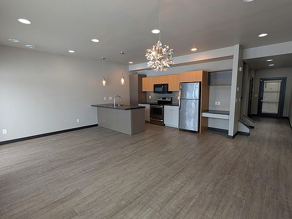 4th image of 720 12th St NE Unit 10