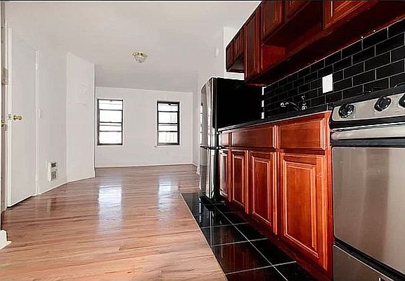 2nd image of 95 Orchard St APT 14