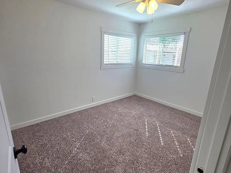 1123 Hawthorne Ave — Photo 6