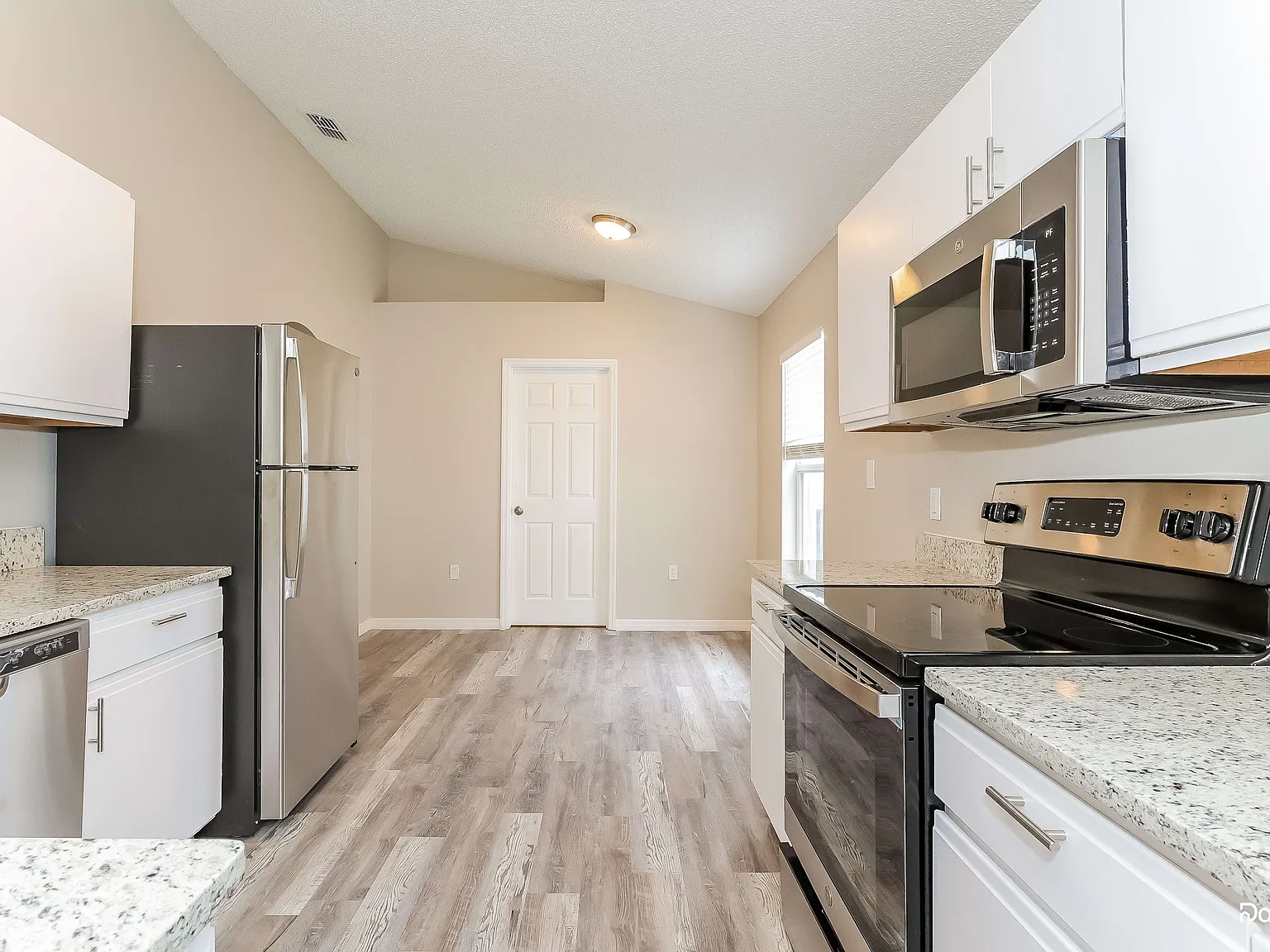 4 bed, 2.0 bath, 1874 sqft, $2,315 — Photo 3