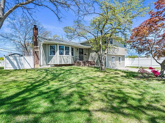 2nd image of 1733 Andrea Road
