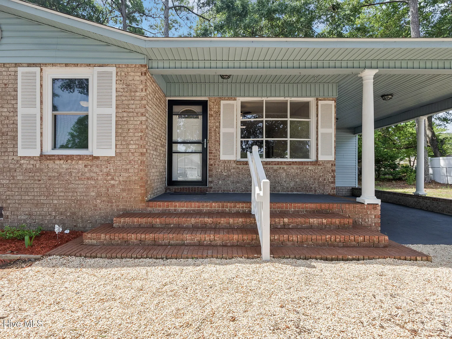 2 bed, 1.0 bath, 1200 sqft, $2,450 — Photo 3