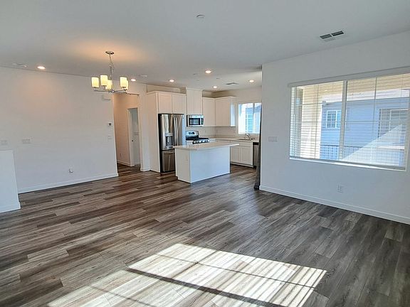 5th image of 965 Nevada State Dr #5201