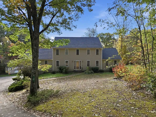 78 New Westminster Rd, Hubbardston, MA 01452