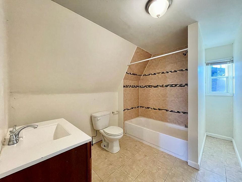 2nd image of 301 S 11th St #3A