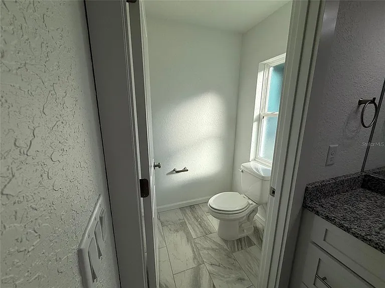 919 Spruce St — Photo 10