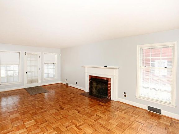4th image of 185 Meadow Ln