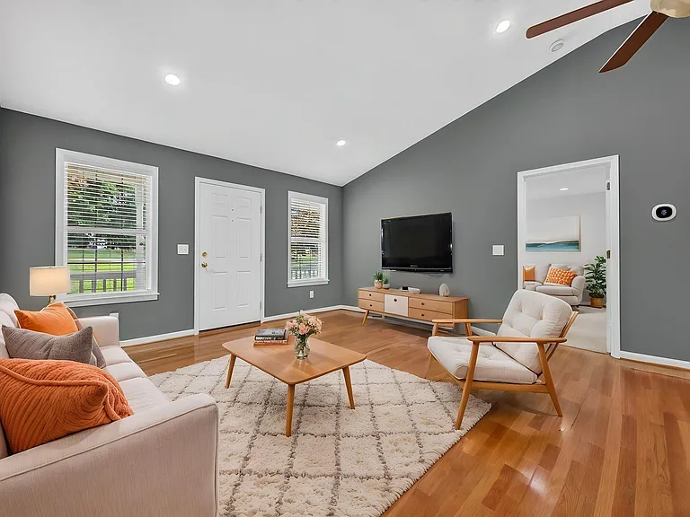 11 Julius Cir — Photo 5