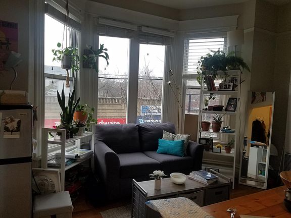 5th image of 1137 W Belmont Ave APT 2A