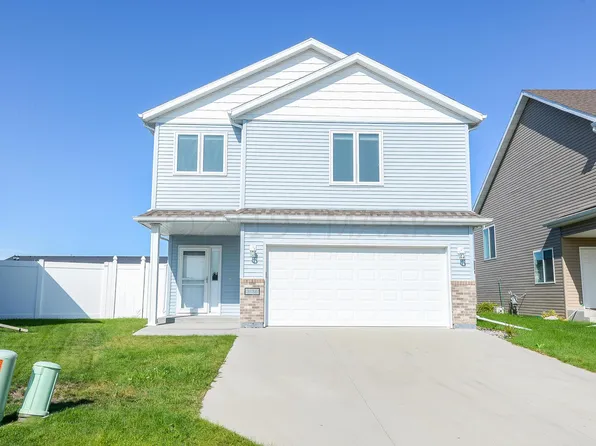 3136 Foxtail Dr E, West Fargo, ND 58078