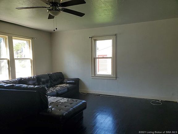 4th image of 208 E Main St