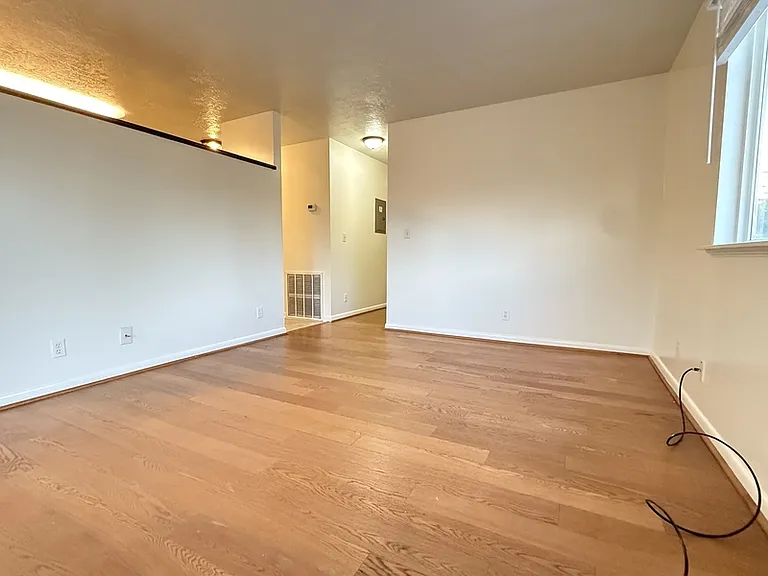 966 S Glendale St — Photo 6