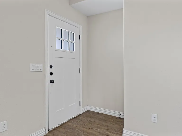 901 N Barrett Ave — Photo 3