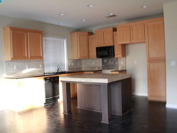 4th image of 1523 N Silvervale St