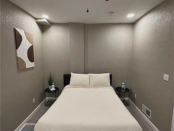 4th image of 2122 Park Ave