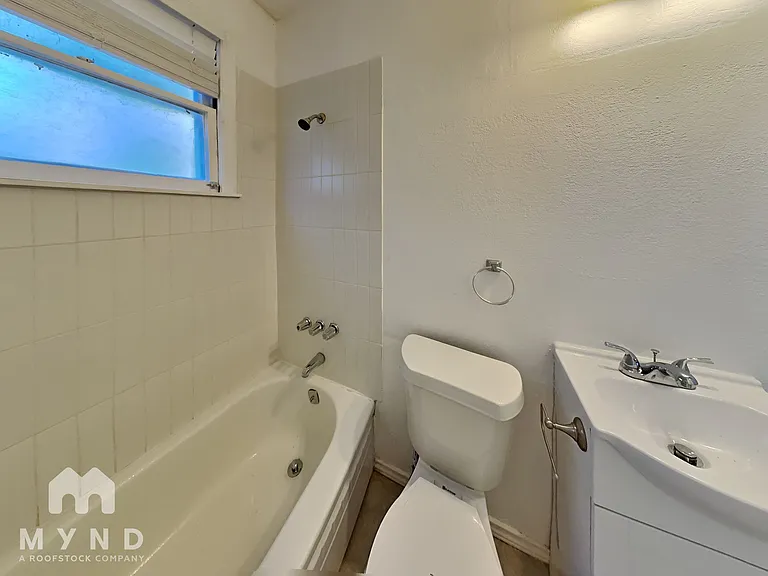 4624 Junius St #D — Photo 8
