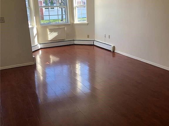 2nd image of 82 Country Pointe Cir #19