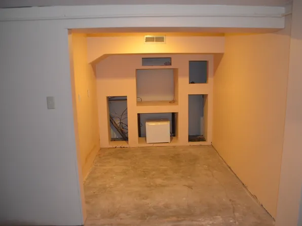 1108 Pierre St, Manhattan, KS 66502