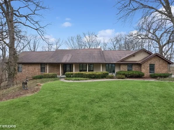 39W165 Red Cloud Ln, Elgin, IL 60124