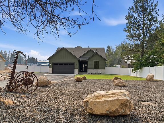 3rd image of 25819 N Chattaroy Cir