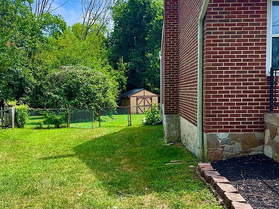 4th image of 213 Sanford Ave