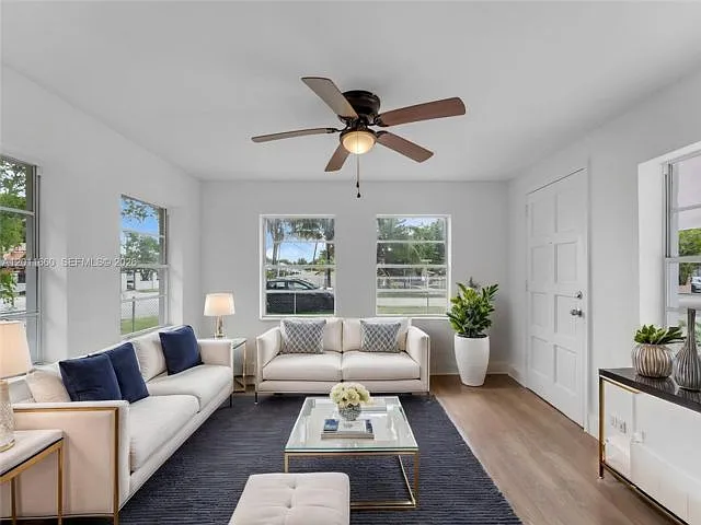 3 bed, 2.0 bath, 2646 sqft, $3,600 — Photo 4