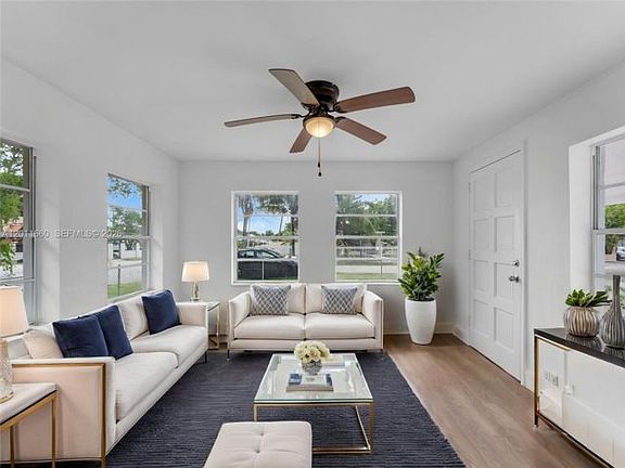 4th image of 520 NW 32nd Pl