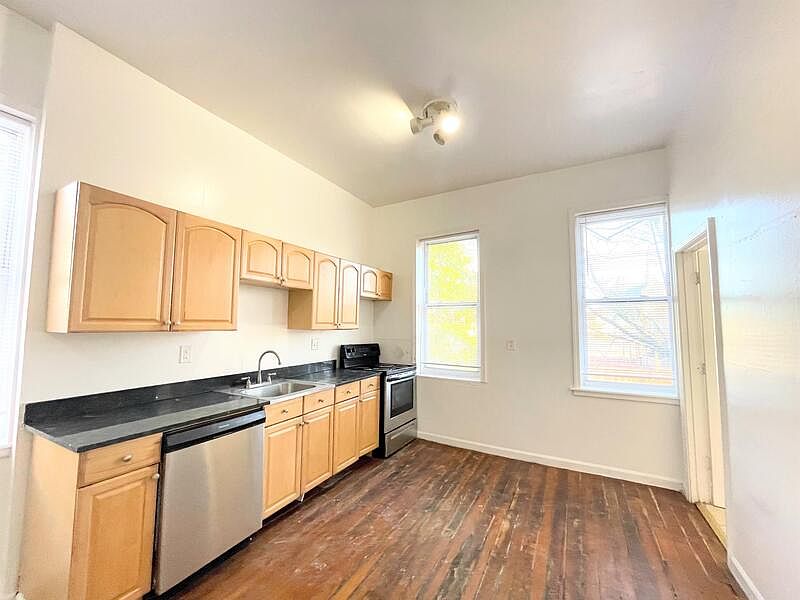 1st image of 2745 Pestalozzi St #2W