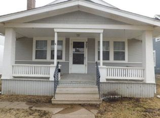 907 9th St SW, Cedar Rapids, IA 52404