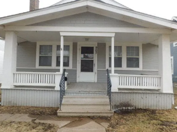 907 9th St SW, Cedar Rapids, IA 52404