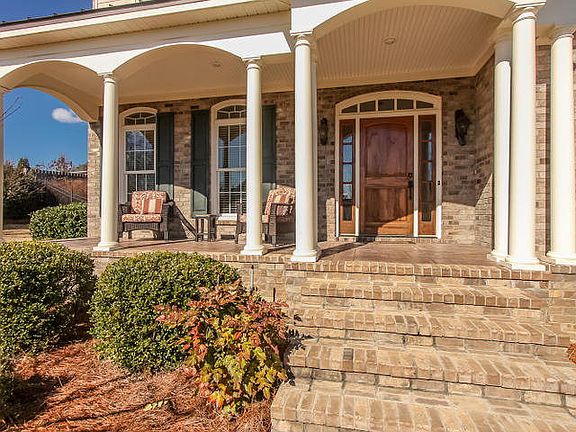 2nd image of 1461 Knob Hill Cir