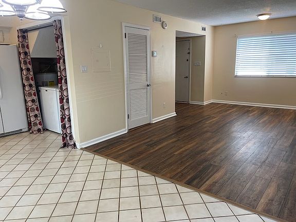 5th image of 7659 Chatham Cir
