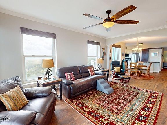 3rd image of 2228 Beach Dr APT 909