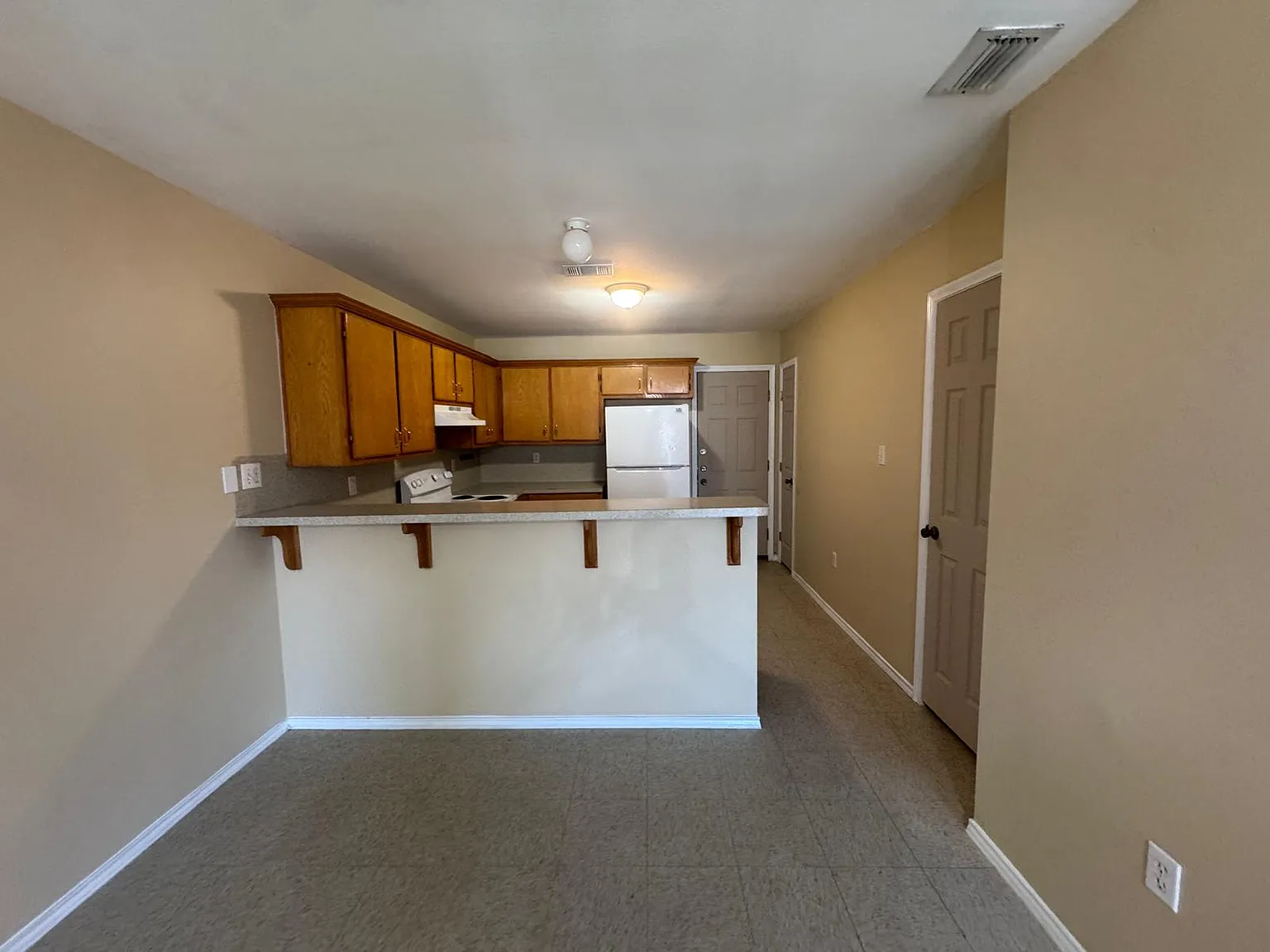 2 bed, $700 — Photo 2