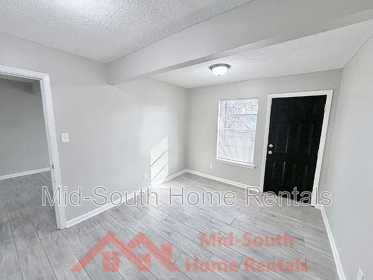 139 N Claybrook St #6 — Photo 8