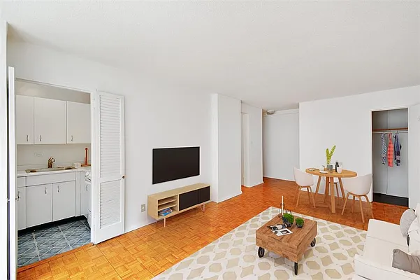 Sold by R New York | media 4