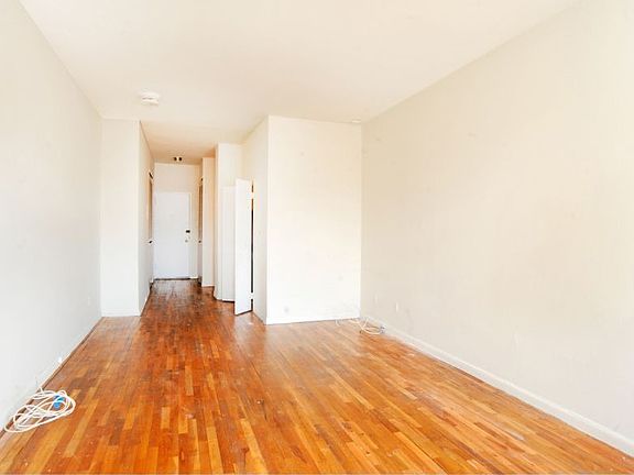 3rd image of 99 Bank St APT 6L