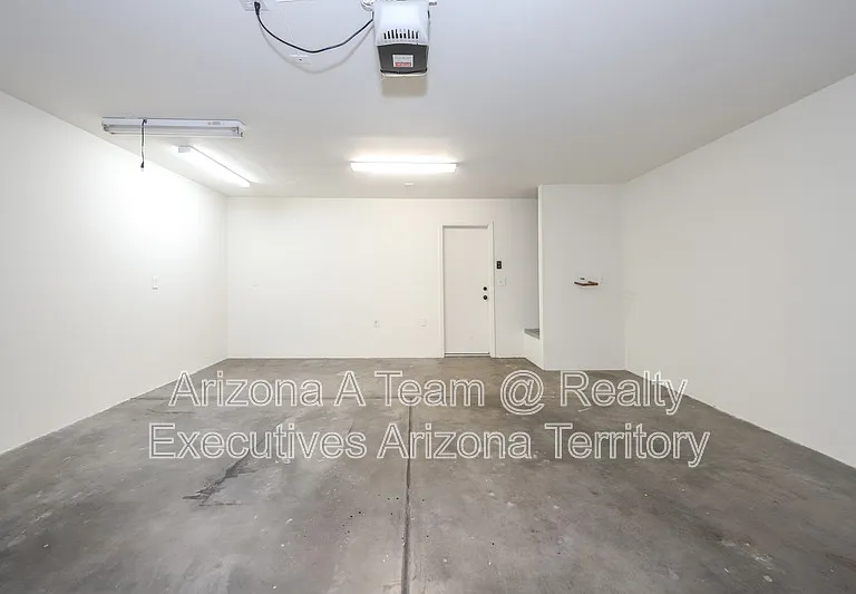 2416 W Chris Oliver Way — Photo 27