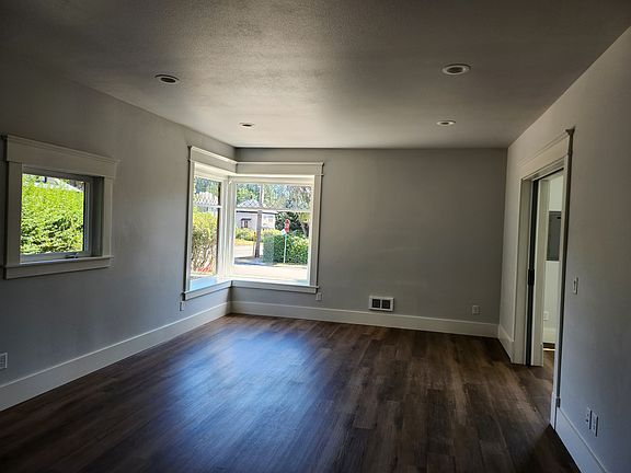 3rd image of 1109 Central Ave #B