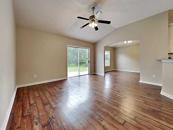 3rd image of 2447 Creekfront Dr