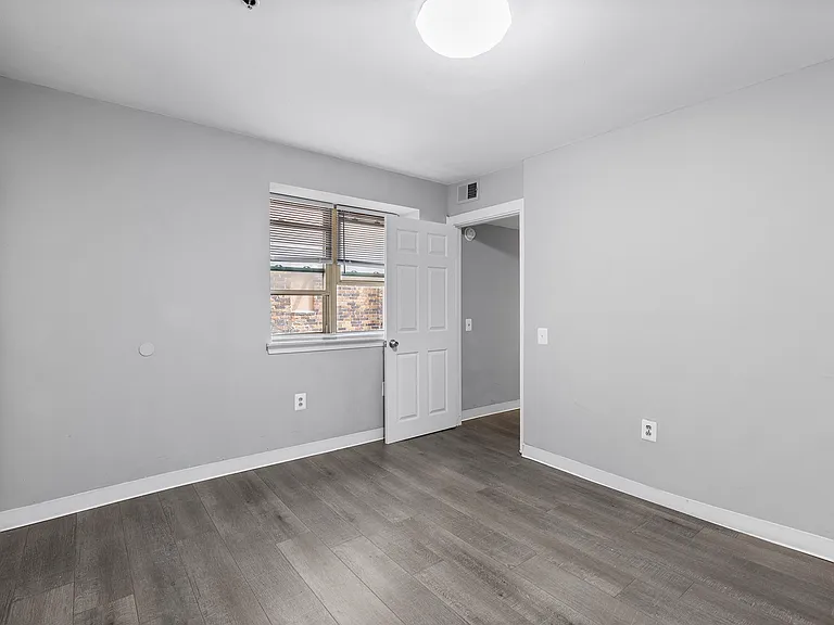 Edgewood Apartments — Photo 27