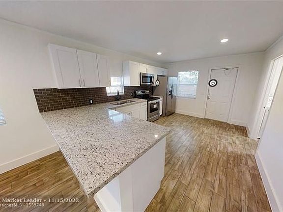 2nd image of 807 Selkirk St