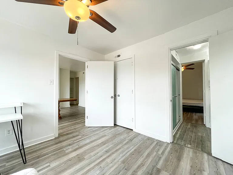5735 Hobart St #4 — Photo 17