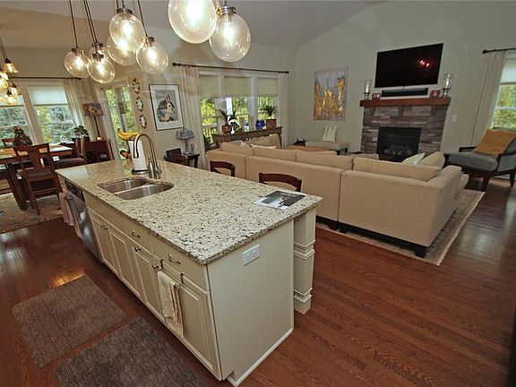 5th image of 110 Balmoral Dr