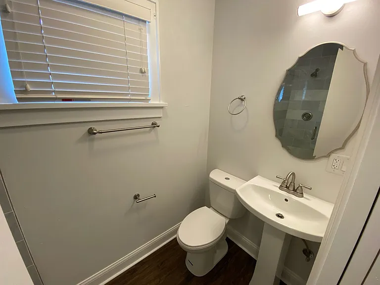 E 15th Ave 425-427 TNB — Photo 10