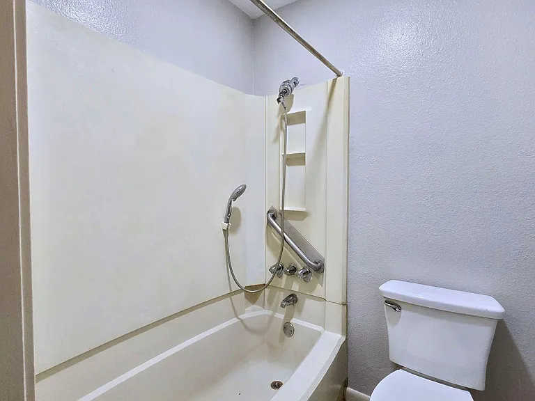 8389 Sands Point Dr — Photo 13