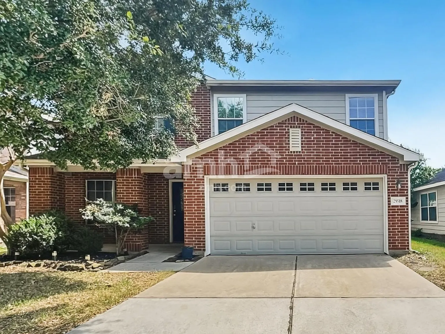 4 bed, 2.5 bath, 2800 sqft, $2,320 — Photo 1