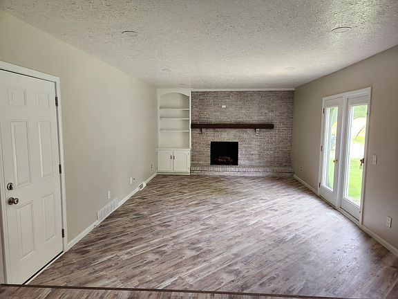 3rd image of 6165 Island Dr NW