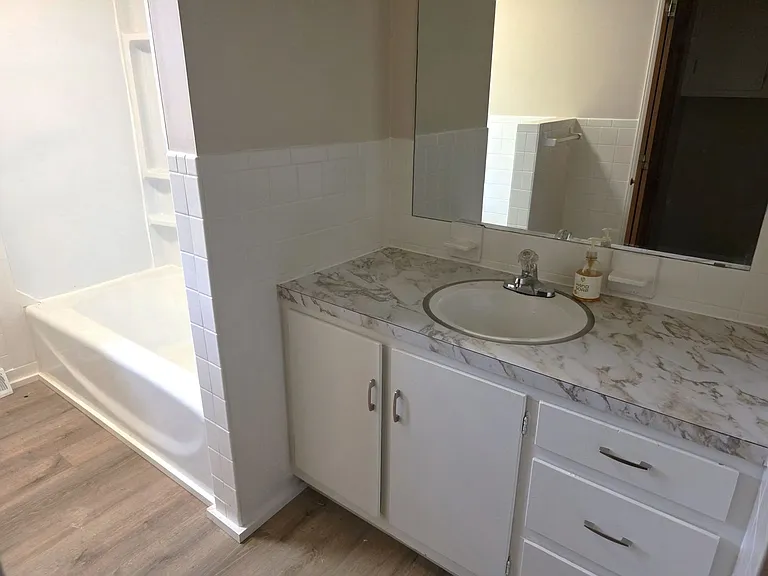 1299 N Franklin Rd — Photo 8